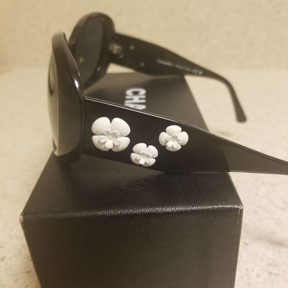 chanel sunglasses with white flowers